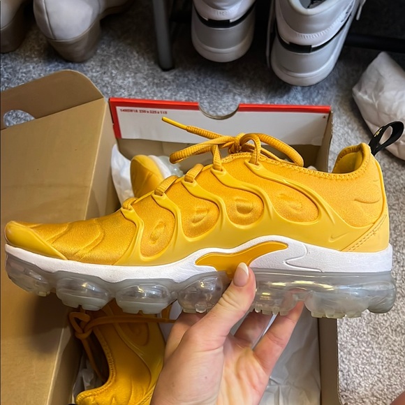 Nike Women’s Air Vapormax plus ‘Go the extra Smile’ - Picture 5 of 5